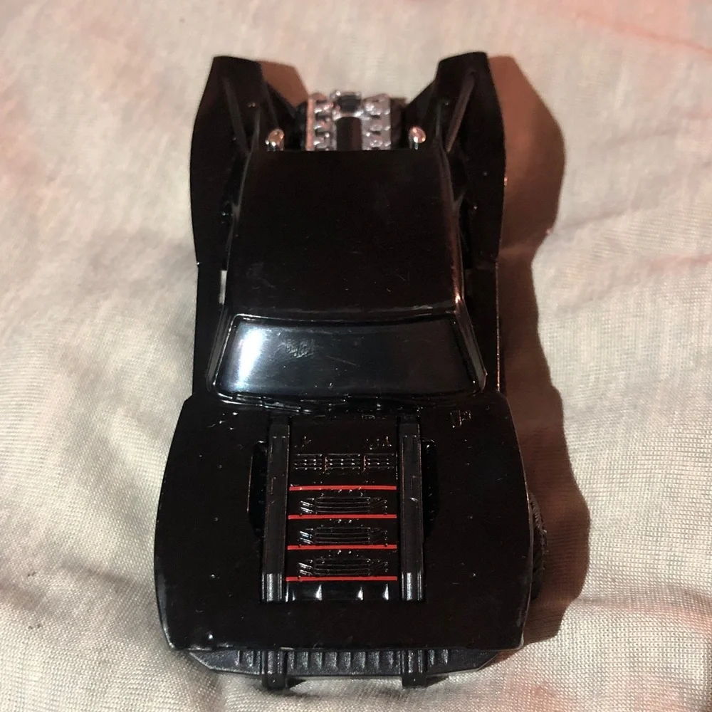 1:43 hot wheels premium Batmobile